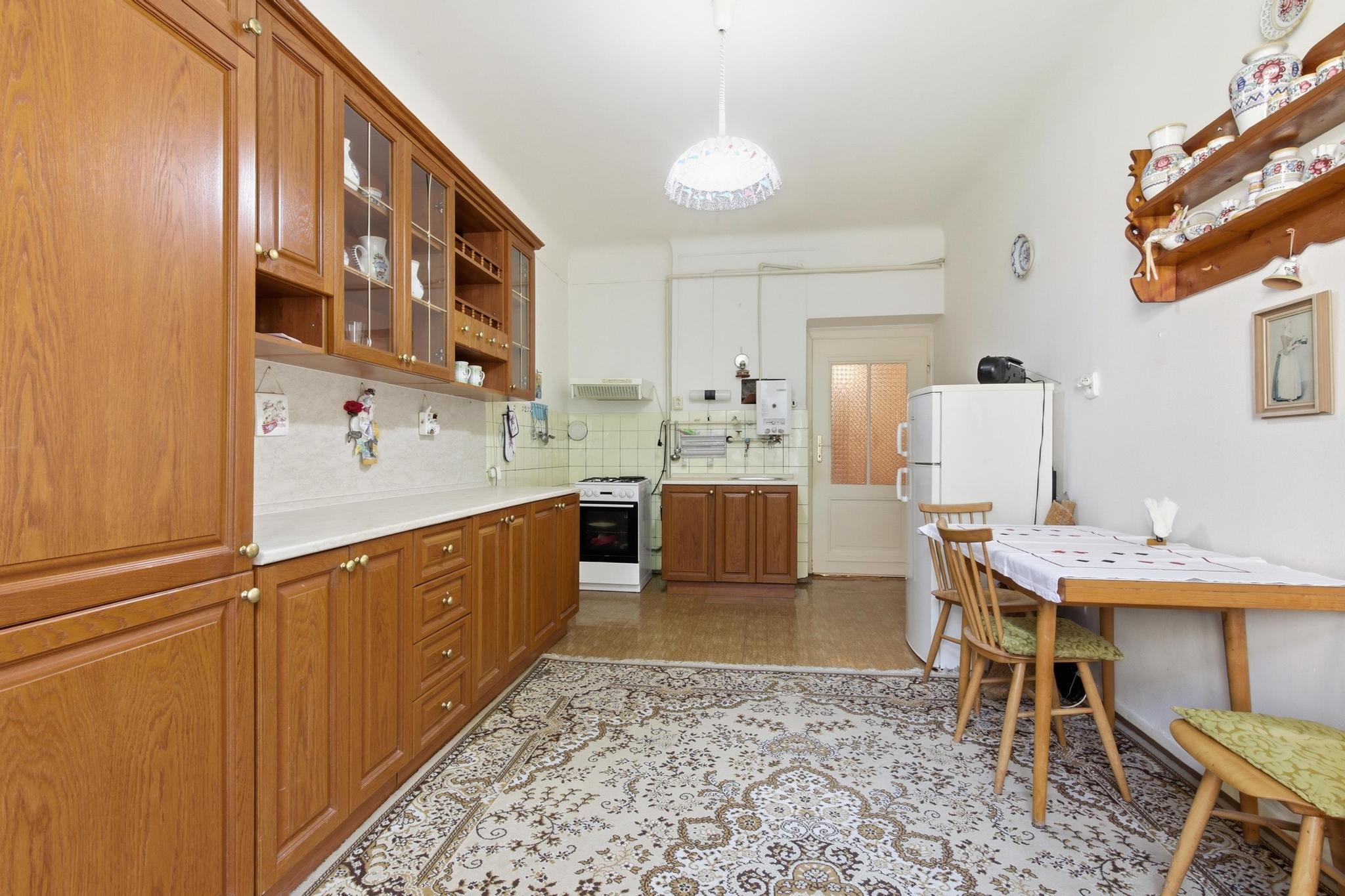 Priestranný staromestský byt s výťahom v centre mesta