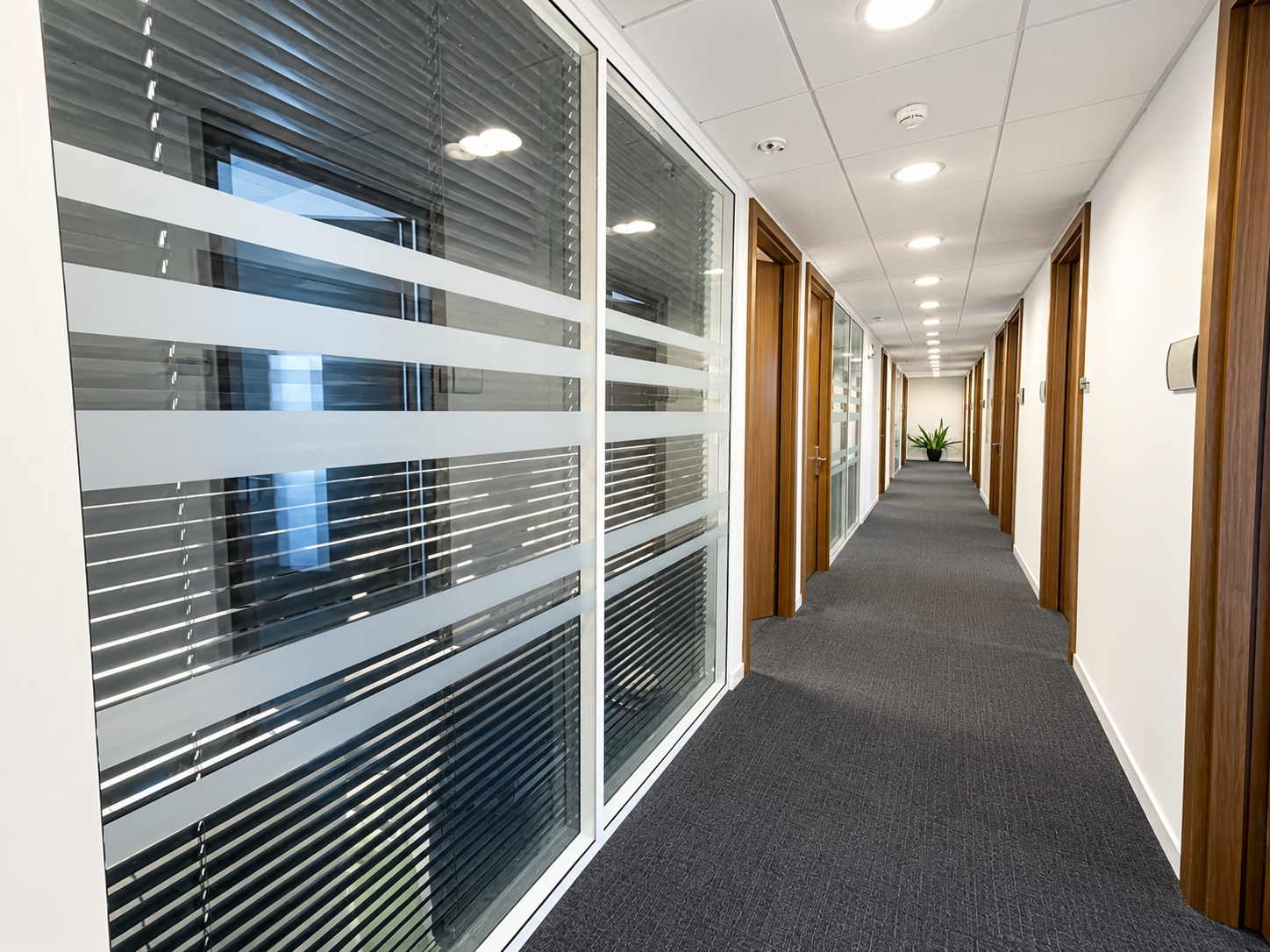Prenájom zariadenej kancelárie 12 m²| Apollo Business Center