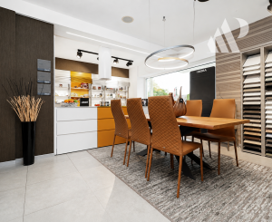PAPCUN REALITY | Showroom,služby alebo obchod 116 m² Rovinka