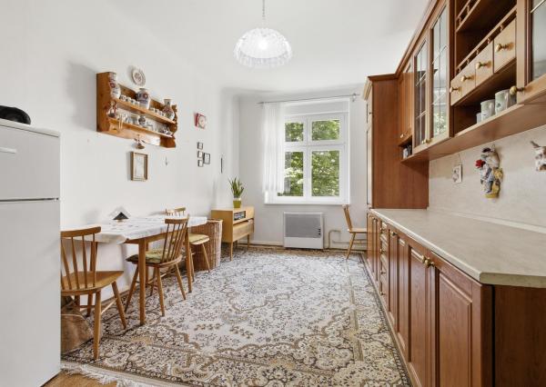 Priestranný staromestský byt s výťahom v centre mesta