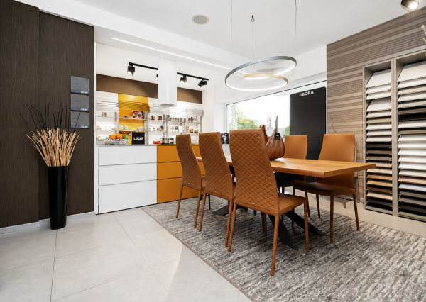 PAPCUN REALITY | Showroom,služby alebo obchod 116 m² Rovinka