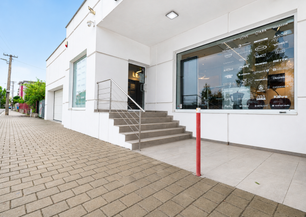 PAPCUN REALITY | Showroom,služby alebo obchod 116 m² Rovinka
