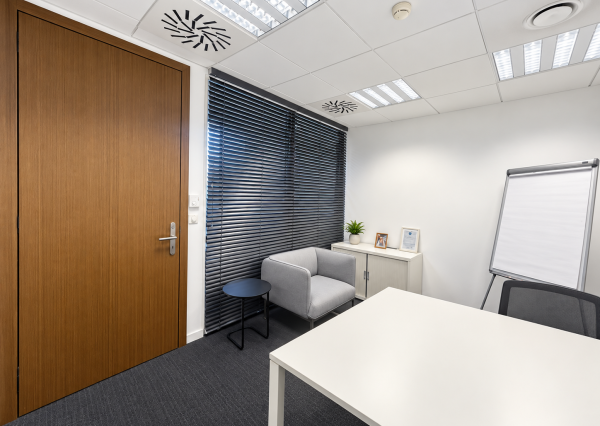 Prenájom zariadenej kancelárie 12 m²| Apollo Business Center